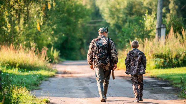 Un asociación acude a la ONU para prohibir que los menores de edad puedan cazar en España