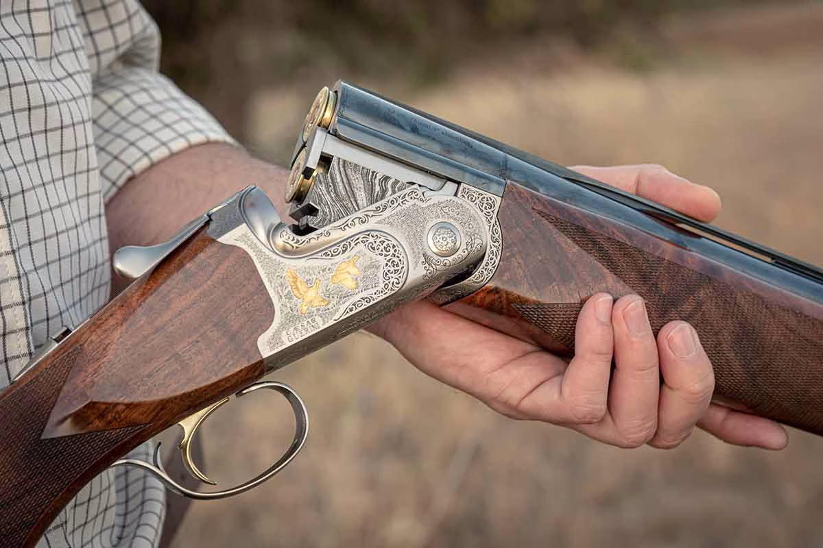 Un cazador con su escopeta.